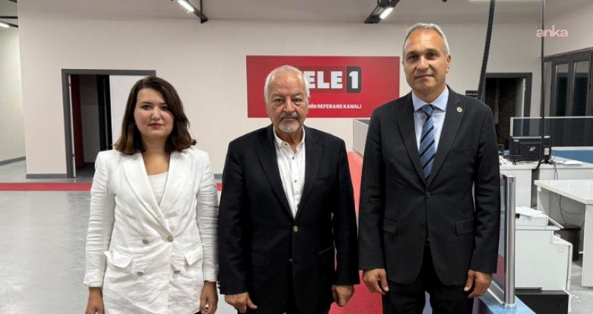 CHP Genel Başkan Yardımcıları Gökçen ve Özçağdaş’tan TELE1’e dayanışma ziyareti CHP Genel Başkan Yardımcıları Gökçe Gökçen ve Suat Özçağdaş, TELE1'i