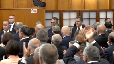 CHP Genel Başkanı Özgür Özel, "Sıkıştığında milli iradeye sarılıp birinci