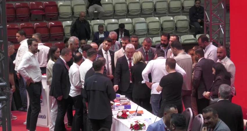 CHP İzmir İl Kongresi’nde konuşmasının ardından yere yığılan Çağatay Güç: Hep beraber çalışacağız, hep beraber başaracağız Cumhuriyet Halk Partisi (CHP) İzmir İl Başkanlığı’nın 39. Olağan Kongresi’nde