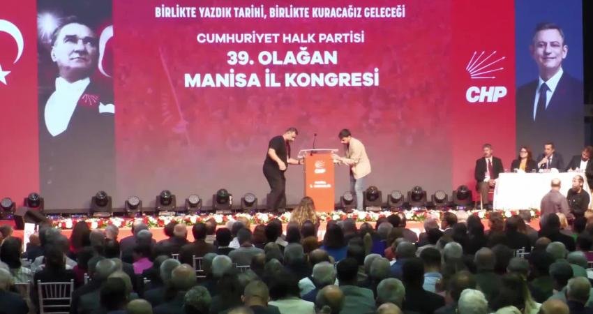 CHP 39. Manisa Olağan İl Kongresi, devam ediyor. Kongrenin tek