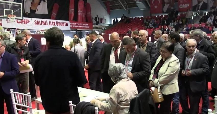 Atatürk Kapalı Spor Salonu’nda gerçekleştirilen CHP Manisa 39. Olağan İl