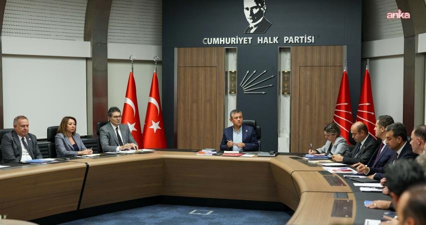 Genel Başkan Özgür Özel başkanlığında toplanan CHP Merkez Yönetim Kurulu'nda (MYK),