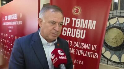 CHP Genel Başkan Yardımcısı Gökan Zeybek, CHP'li belediye başkanlarına ve CHP'nin