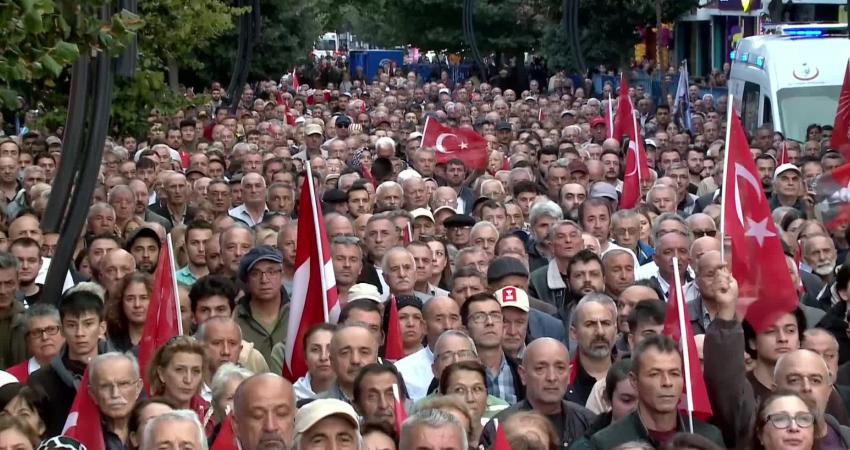 CHP’den milletvekili kampı öncesi Bolu mitingi… Vatandaşlar meydana sığmadı CHP, yeni yasama yılında milletvekili grubunun yol haritasını konuşmak için