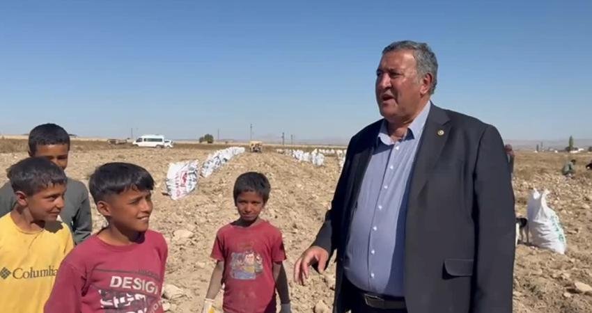 CHP Niğde Milletvekili Ömer Fethi Gürer, Şanlıurfa’dan Niğde’ye gelen tarım