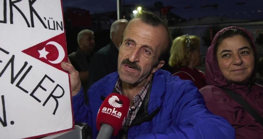 CHP'nin Küçükçekmece'de düzenlediği mitinge katılan yurttaşlar, ekonomik sıkıntılara ve hükümetin politikalarına tepki