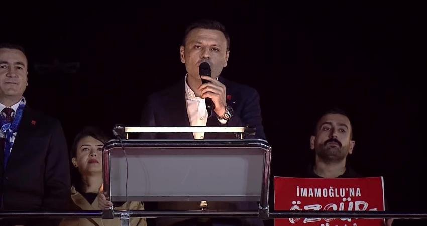 CHP'nin İstanbul'un Sarıyer İlçesi'nde düzenlediği "Millet İradesine Sahip Çıkıyor" mitingine