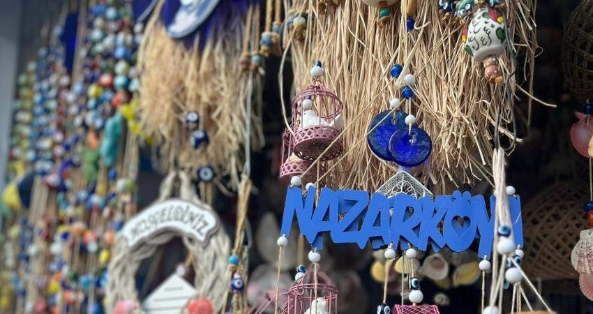 Çiğli Belediyesi’nden kadınlara kültürel gezi: Nazarköy’ün büyülü atmosferine yolculuk Çiğli Belediyesi, kadınların sosyal yaşama katılımını artırmak ve kültürel birikimlerine