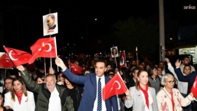 Çiğli Belediyesi’nin düzenlediği “İstiklâlden İstikbale Büyük Cumhuriyet Yürüyüşü”, Cumhuriyet’in 102.