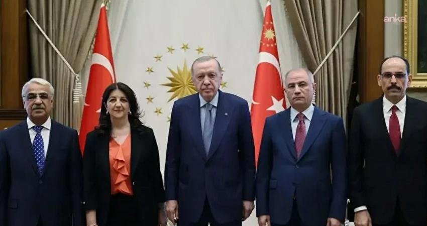 Cumhurbaşkanı Erdoğan ile DEM Parti İmralı Heyeti’nin görüşmesinin tarihi değişti Cumhurbaşkanı Recep Tayyip Erdoğan ile DEM Parti İmralı Heyeti’nin, 28