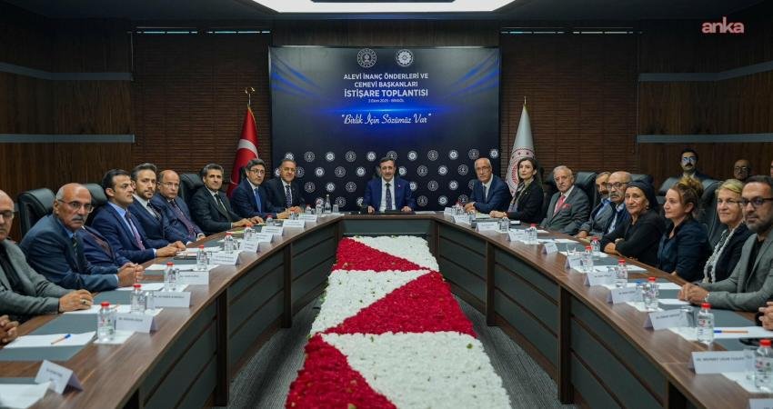 Cumhurbaşkanı Yardımcısı Cevdet Yılmaz, Bingöl'de Alevi inanç önderleriyle görüştü. Toplantıda