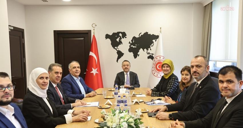 Dışişleri Bakan Yardımcısı Nuh Yılmaz,  Türk Kızılay Genel Başkanı