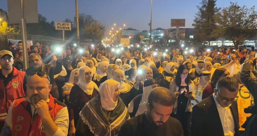 DEM Parti Gençlik Meclisi’nin çağrısıyla terör örgütü PKK lideri Abdullah