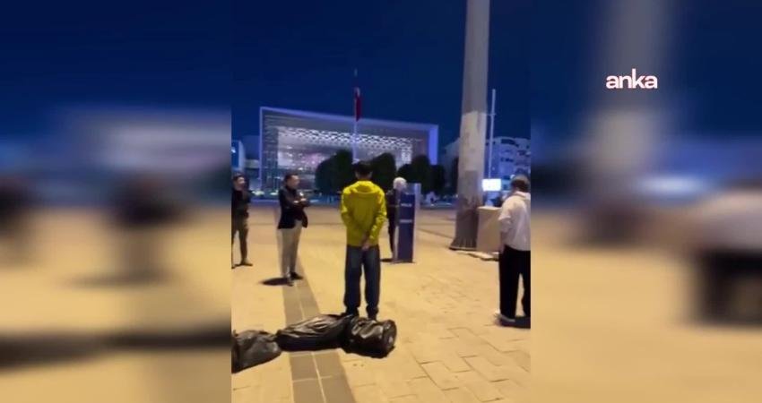 Gezi Parkı eylemlerinin 12'nci yıl dönümünde Taksim Meydanı'nda "Duran Adam"