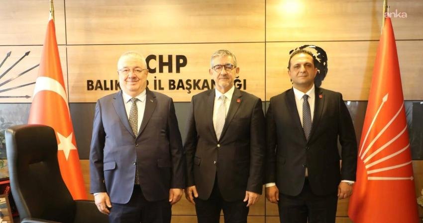 Edremit Belediye Başkanı Mehmet Ertaş ve CHP İlçe Başkanı Emin
