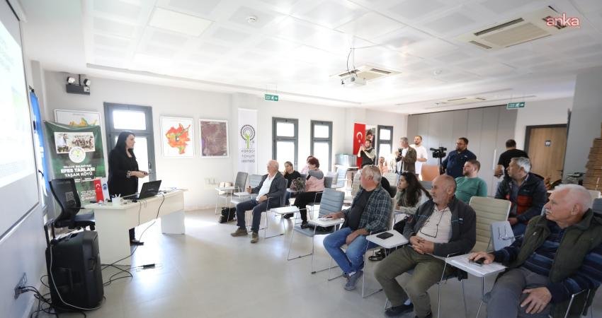 Efes Selçuk’ta üreticilere “Toprak Analizi Eğitimi” verildi Efes Selçuk Belediyesi ve İzmir Büyükşehir Belediyesi iş birliğiyle, Efes