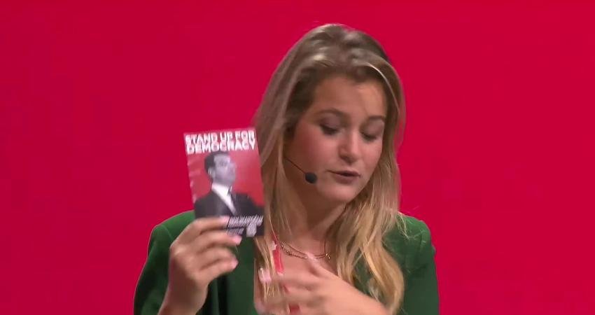 CHP’nin Silivri’de tutuklu bulunan cumhurbaşkanı adayı Ekrem İmamoğlu, Amsterdam’da düzenlenen