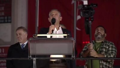 CHP Genel Başkanı Özgür Özel, Esenyurt'ta düzenlenen mitingde yaptığı konuşmada,