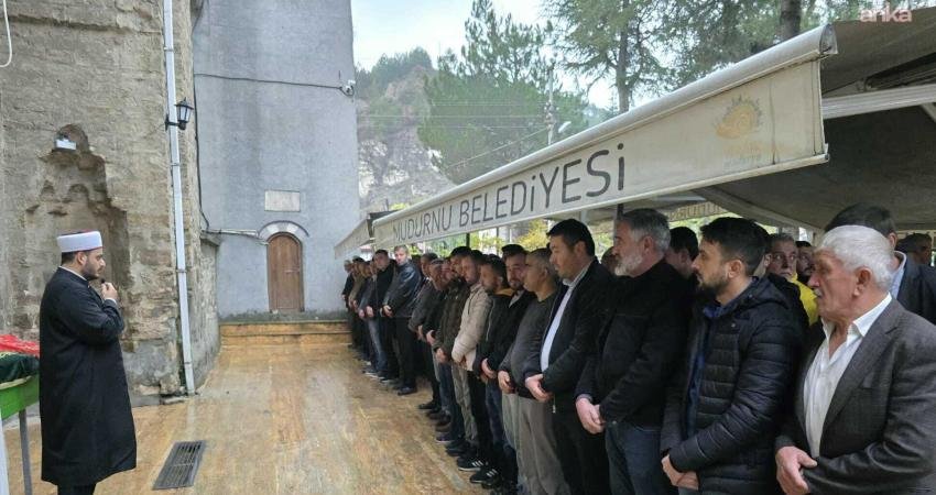 Eşi tarafından öldürülen Hilal Baltaş son yolculuğuna uğurlandı Mudurnu’nun Taşkesti beldesine bağlı Karamurat köyünde eşi tarafından tüfekle katledilen