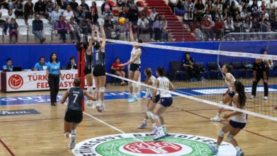 Etimesgut Belediyesi Voleybol Takımı, yeni sezonun açılış maçında sahadan net