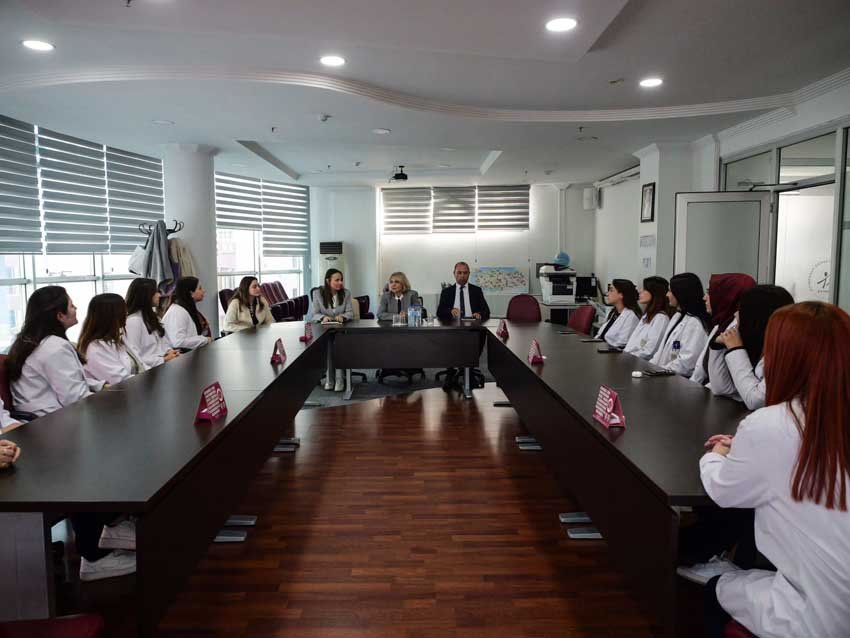 Etimesgut Belediyesi’nden eğitimcilerle değerlendirme toplantısı Etimesgut Belediyesi, eğitime ve yaşam boyu öğrenme ilkesine verdiği önemi