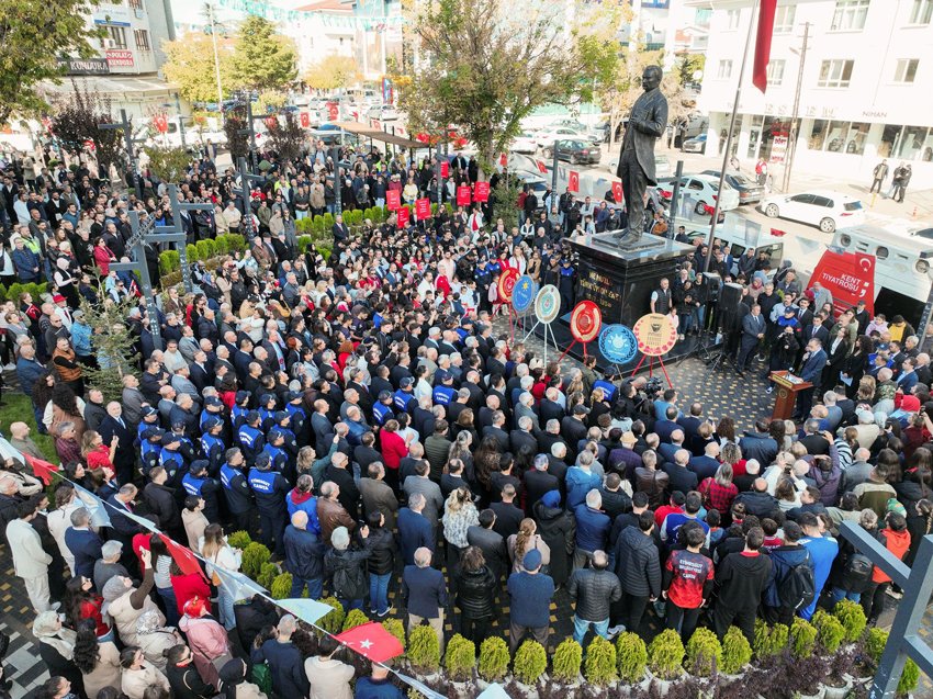 Etimesgut Belediyesi, Cumhuriyet’in 102. yıl dönümünü ilçenin dört bir yanında