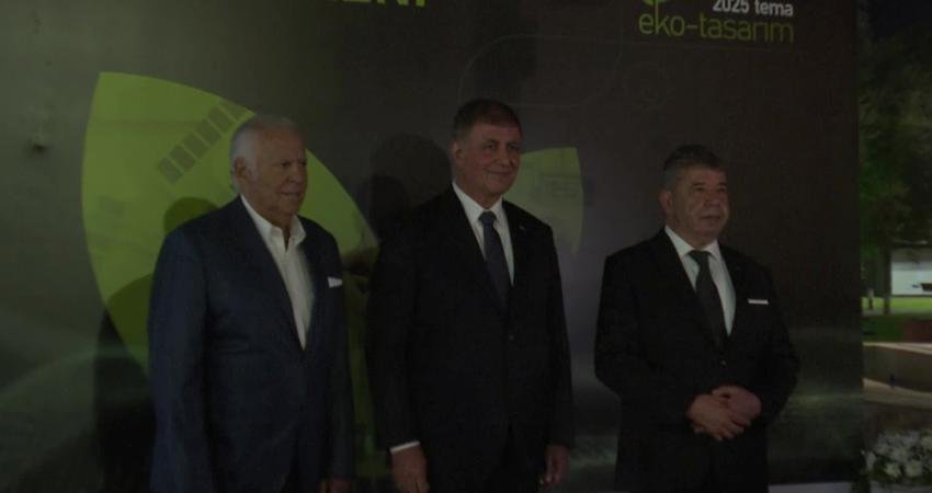 Ezber bozan tasarımcılar ödüllerine kavuştu Bu yıl eko-tasarım temasıyla beşinci kez düzenlenen Ezber Bozan Mobilya