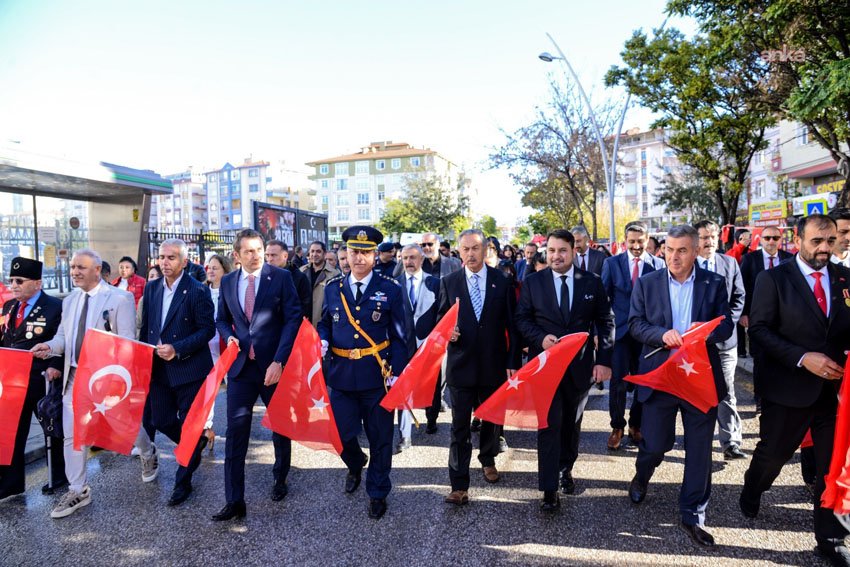 Kahramankazan’da 29 Ekim Cumhuriyet Bayramı büyük bir coşkuyla kutlandı. Şehir