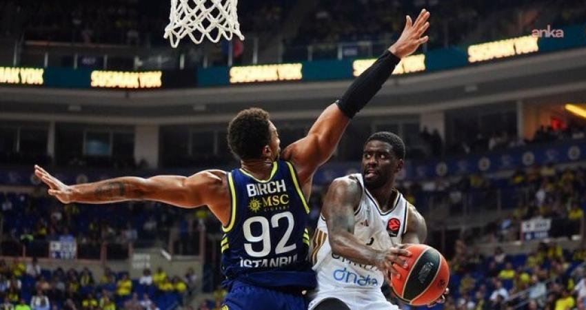Fenerbahçe, EuroLeague'de konuk ettiği Dubai Basketbol'a 69-93 mağlup oldu.