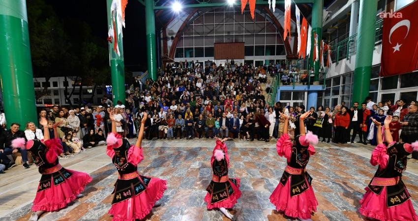 Fethiye Belediyesi’nin katkılarıyla düzenlenen Uluslararası Halk Oyunları Festivali, Özer Olgun