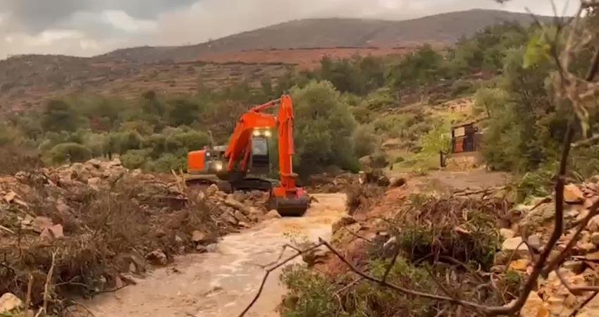 İzmir Büyükşehir Belediye Başkanı Cemil Tugay, selin meydana geldiği Foça’da