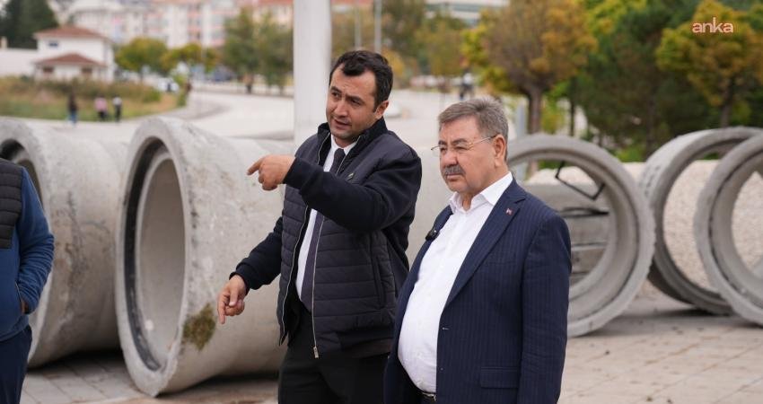 Gölbaşı’nda Alparslan Türkeş Parkı ve çevresinde yağmur suyu sorunu çözülüyor Gölbaşı Belediyesi, her yağmur yağdığında göle dönen Alparslan Türkeş Parkı