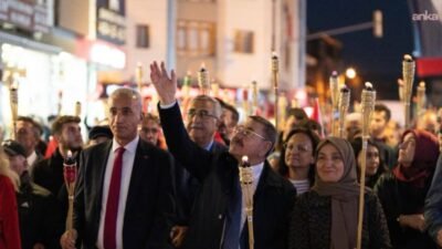 Gölbaşı’nda 29 Ekim Cumhuriyet Bayramı, çeşitli etkinliklerle coşkuyla kutlandı. Vatandaşlar,