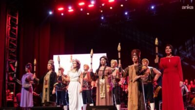 Gölbaşı'nda Cumhuriyet Bayramı etkinlikleri kapsamında Pınar Ayhan’ın anlatımıyla sahneye taşınan “Şehirlerin