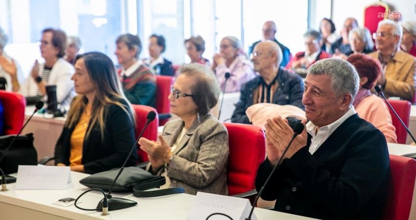 Güzelbahçe Belediyesi 3. Yaş Üniversitesi yeni döneme başladı Güzelbahçe Belediyesi tarafından hayata geçirilen 3. Yaş Üniversitesi, yeni eğitim