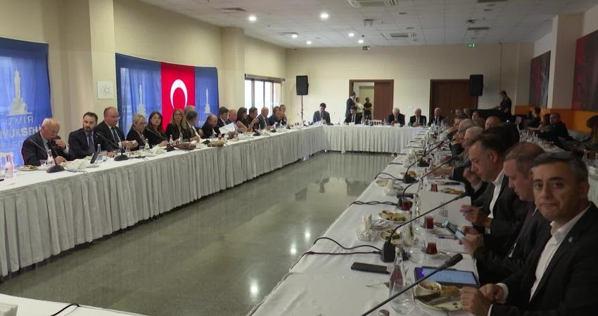 İEKKK’da su krizi masaya yatırıldı İzmir Büyükşehir Belediye Başkanı Cemil Tugay, 2000'li yıllarda İzmir'in uzun