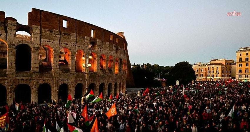 İtalya’da on binlerce protestocu Gazze’ye gıda taşıyan ve İsrail tarafından alıkonulan Sumud