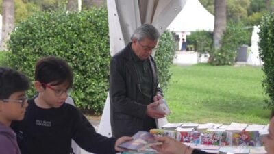 İzmir Büyükşehir Belediyesi’nin ev sahipliğinde Kültürpark’ta düzenlenen 6. İzmir Kitap