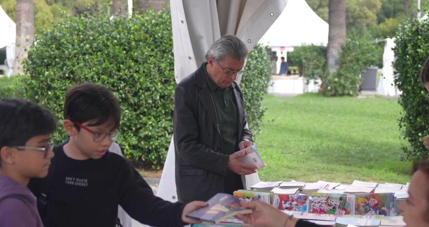 İzmir Büyükşehir Belediyesi’nin ev sahipliğinde Kültürpark’ta düzenlenen 6. İzmir Kitap