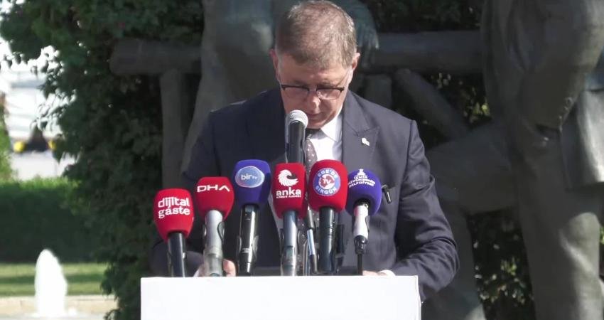 İzmir Büyükşehir Belediye Başkanı Cemil Tugay, İZKİTAPFEST-6. İzmir Kitap Fuarı ve