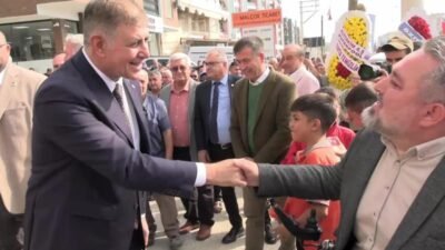 İzmir Büyükşehir Belediyesi’nin uygun fiyatlı tüketim ürünlerini vatandaşla buluşturduğu İZMAR