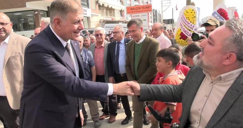 İZMAR Tanzim Satış Marketleri’nin 12. şubesi açıldı… İzmir Büyükşehir Belediyesi’nin uygun fiyatlı tüketim ürünlerini vatandaşla buluşturduğu İZMAR