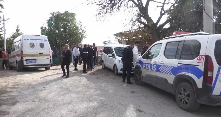 Bayraklı Belediye Başkanı İrfan Önal, ilçede iki katlı bir binanın