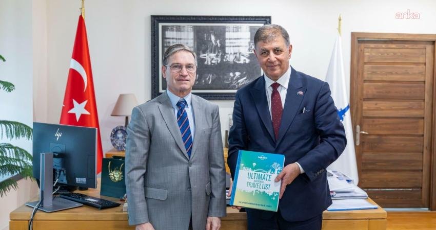 Avustralya’nın İstanbul Başkonsolosu Tony Huber ve eşi Kate Huber, İzmir