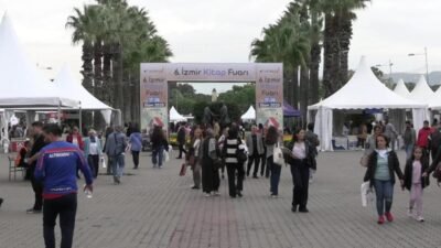 İzmir Büyükşehir Belediye Başkanı Cemil Tugay, Kültürpark’ta kapılarını açan İZKİTAPFEST–6.