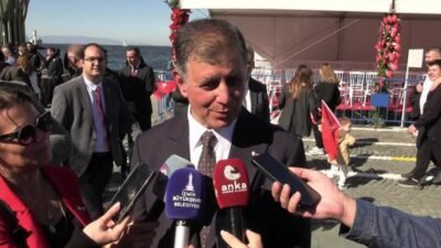 İzmir Büyükşehir Belediye Başkanı Cemil Tugay, “Belediyemiz suyu dağıtmak ve