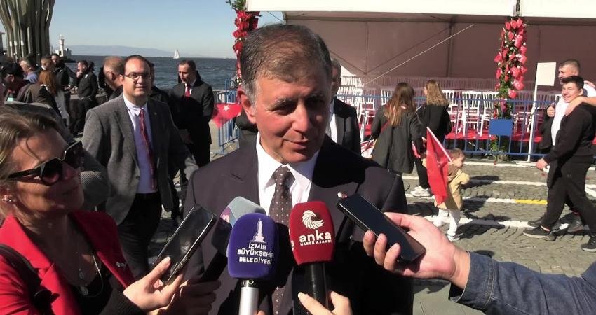 İzmir Büyükşehir Belediye Başkanı Tugay: “İzmir’e suyu temin etmek DSİ’nin sorumluluğunda, biz ise belediye olarak suyu şehirde dağıtmak ve sistemini kurmakla yükümlüyüz” İzmir Büyükşehir Belediye Başkanı Cemil Tugay, “Belediyemiz suyu dağıtmak ve