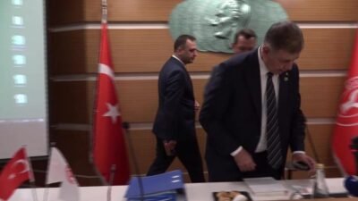 İzmir Büyükşehir Belediye Başkanı Cemil Tugay'ın göreve başlamasının ardından ilçelerde