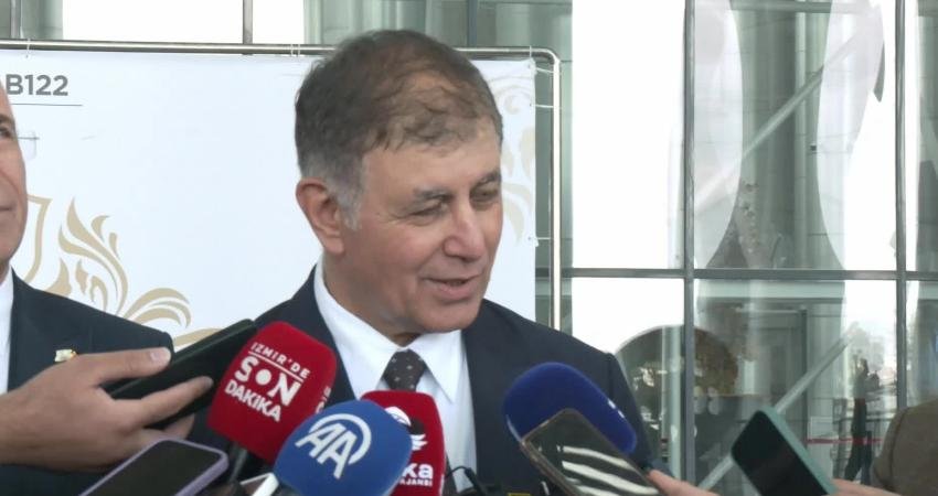 İzmir Büyükşehir Belediye Başkanı Tugay: “Partime bağlıyım, amacımız sadece İzmir’e hizmet” İzmir Büyükşehir Belediye Başkanı Cemil Tugay, “Ben partime yürekten bağlı