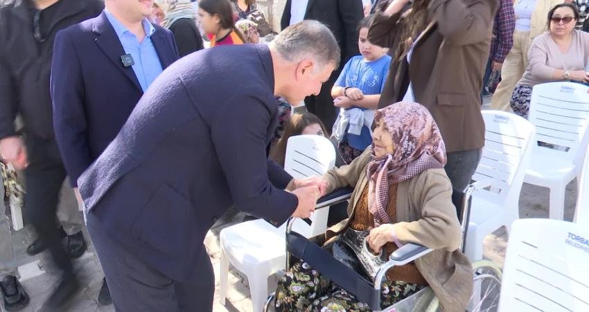 Torbalı Saipler Mahallesi’nde bu yıl 13’üncüsü düzenlenen Zeytin Festivali’ne katılan